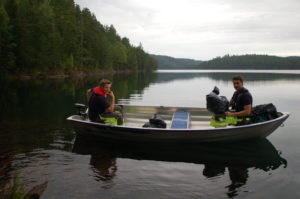 To menn i en båt på Røysjø